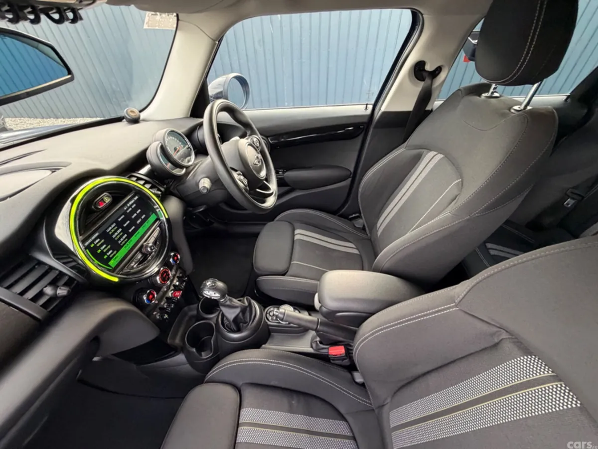 Mini Cooper Hatchback, Diesel, 2018, Blue