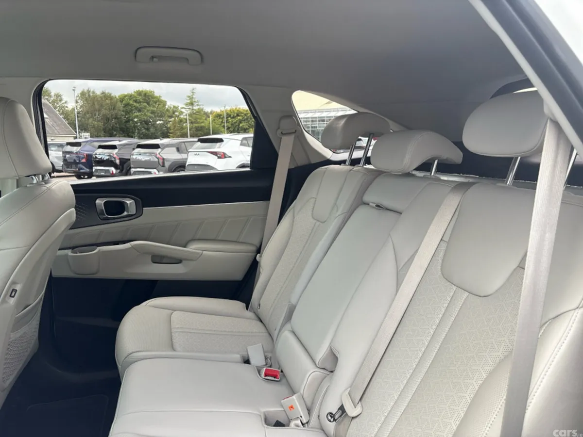 Kia Sorento MPV, Diesel, 2023, White