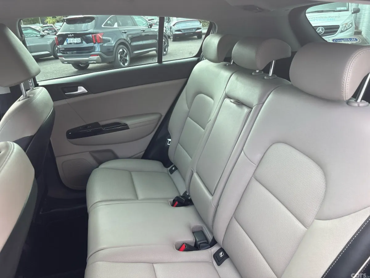 Kia Sportage MPV, Diesel Hybrid, 2021, Black