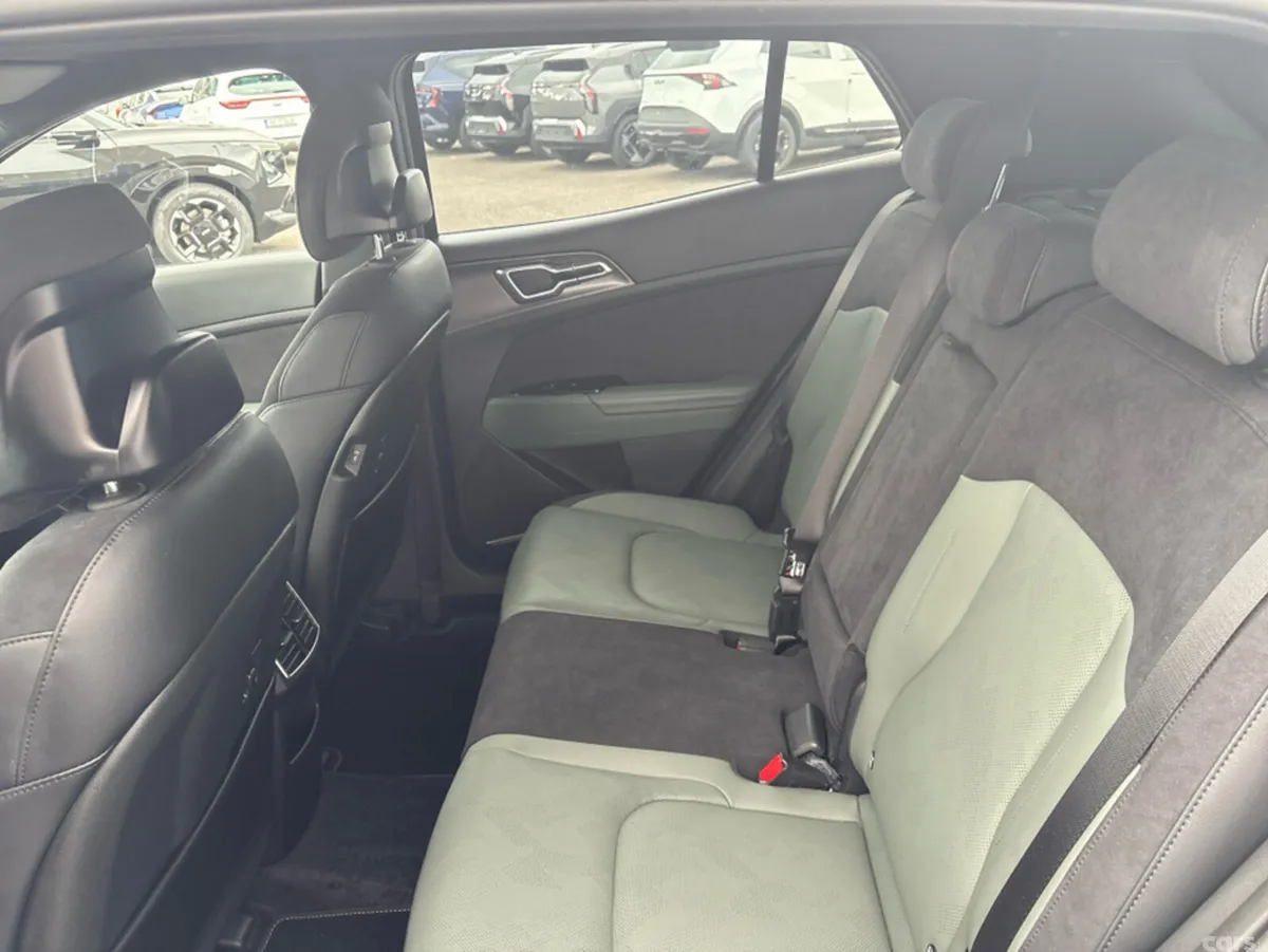 Kia Sportage MPV, Petrol Plug-in Hybrid, 2024, Black