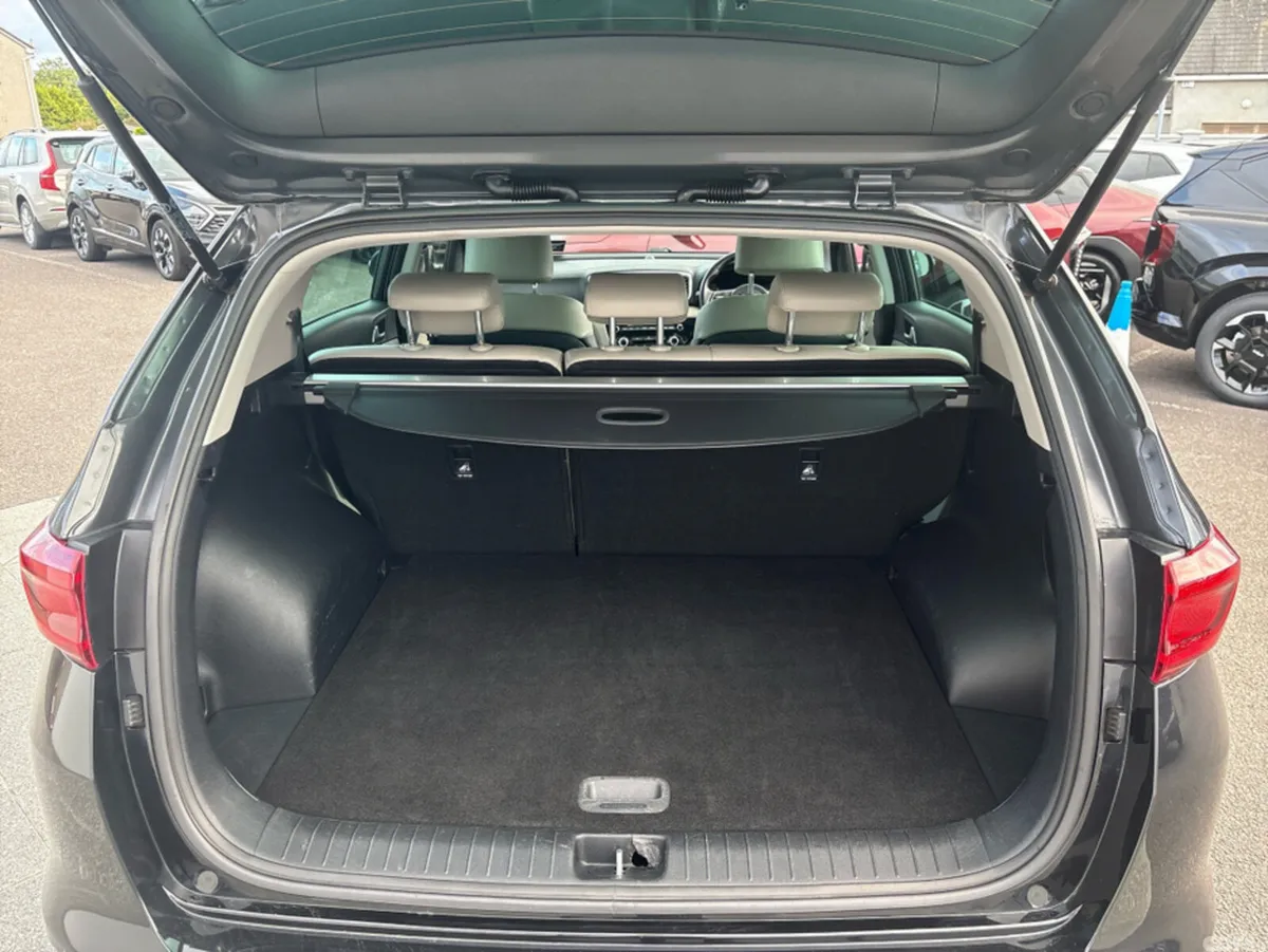 Kia Sportage MPV, Diesel Hybrid, 2021, Black