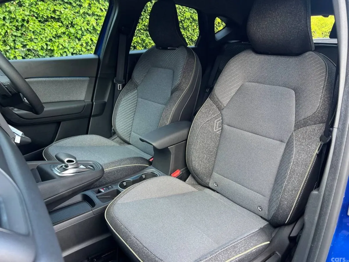 Renault Captur SUV, Petrol Hybrid, 2026, Blue