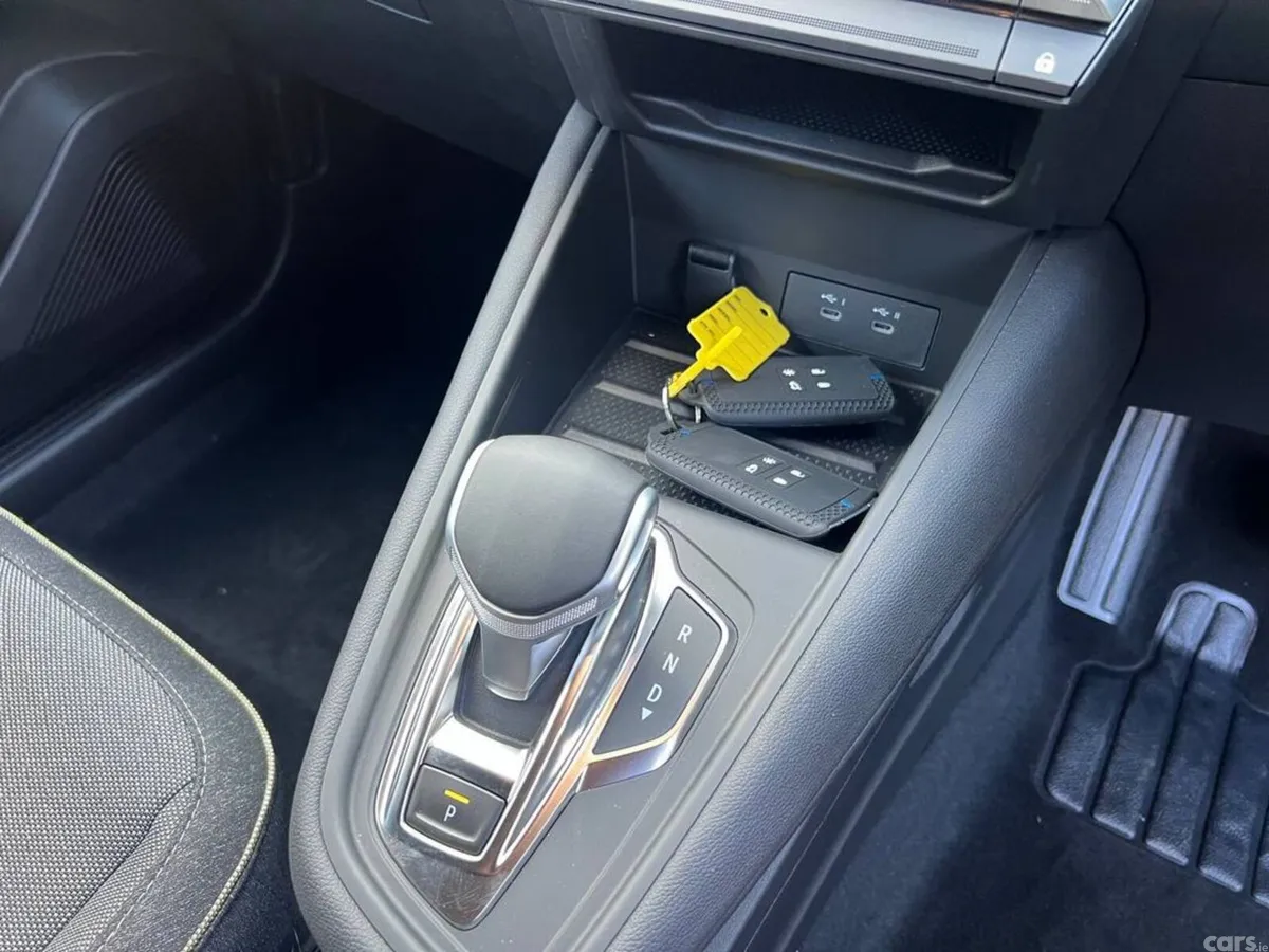 Renault Captur SUV, Petrol Hybrid, 2026, Blue