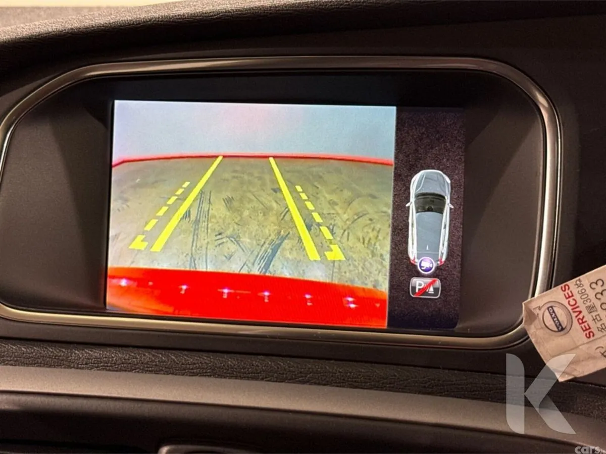 Volvo V40 Hatchback, Petrol, 2019, Red