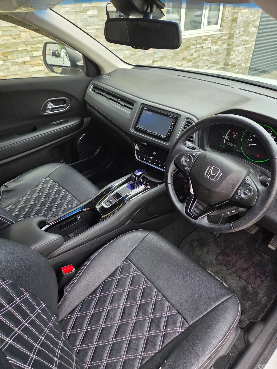 Honda Vezel MPV, Petrol Hybrid, 2016, White