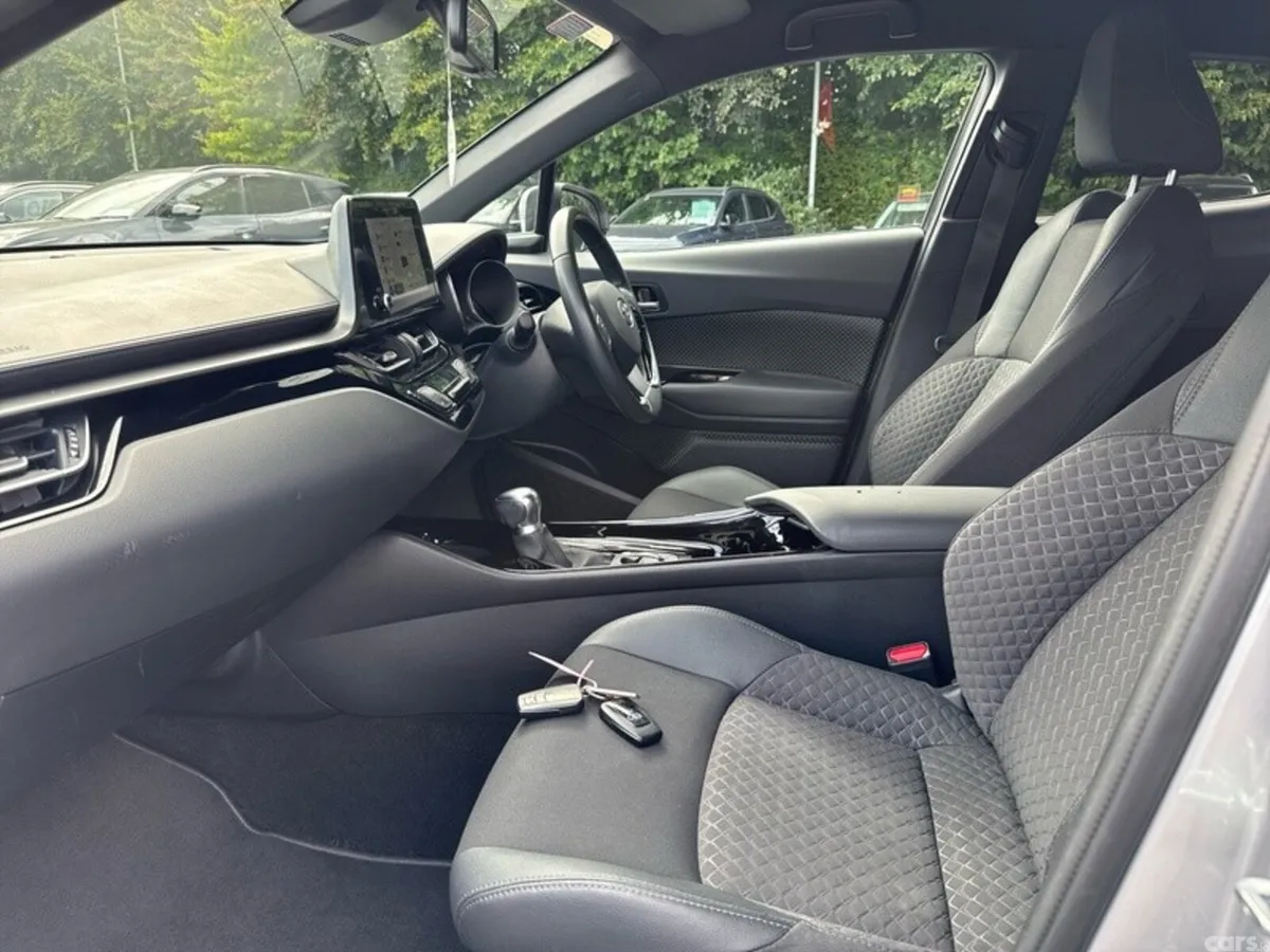 Toyota C-HR SUV, Petrol Hybrid, 2023, Silver