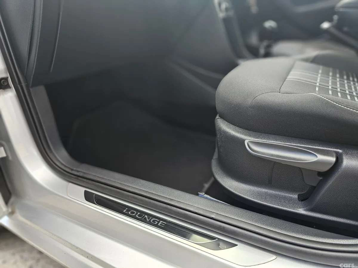 Volkswagen Polo Hatchback, Diesel, 2016, Silver