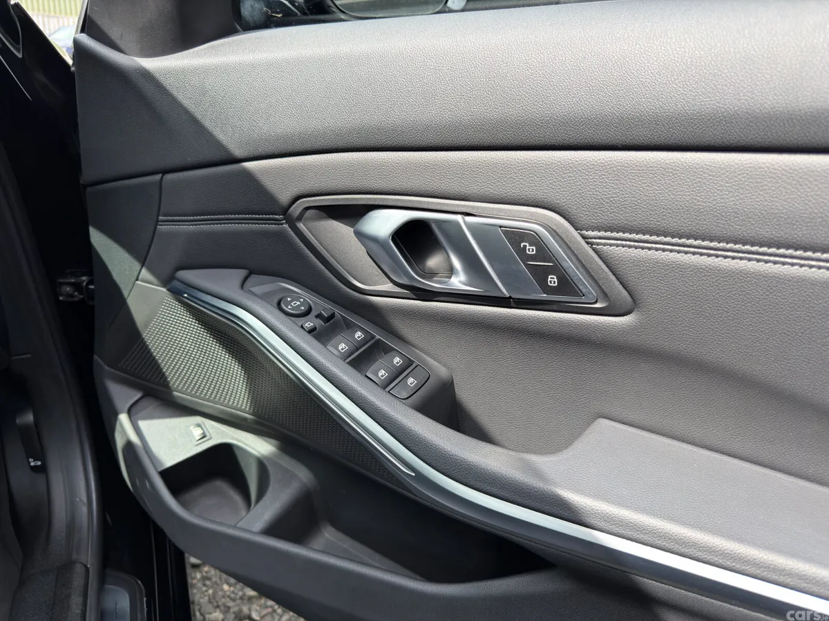 BMW 3-Series Saloon, Petrol Hybrid, 2022, Black