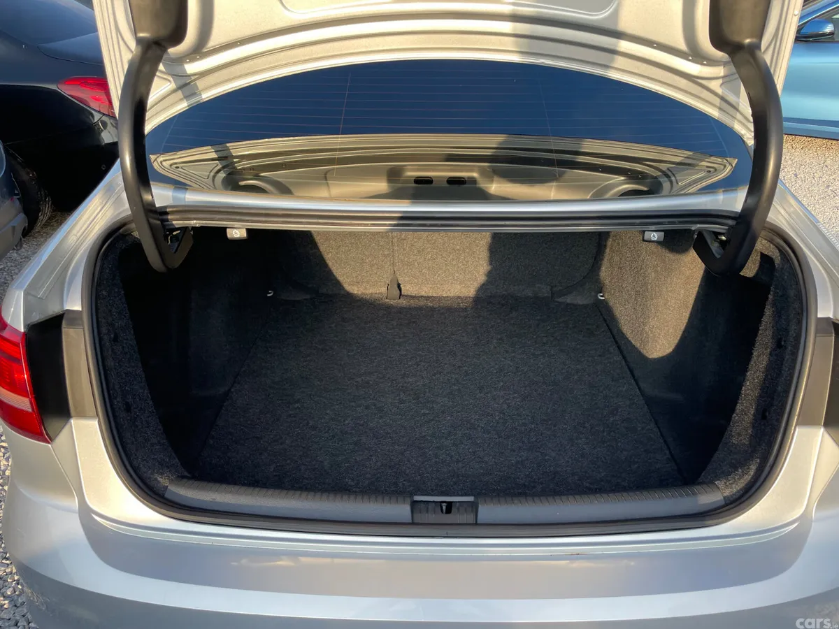 Volkswagen Jetta Saloon, Diesel, 2015, Silver