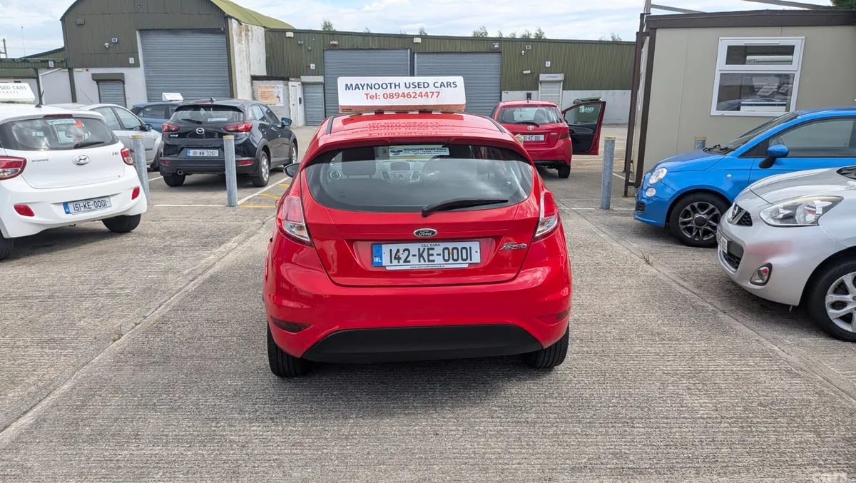 Ford Fiesta Hatchback, Petrol, 2014, Red