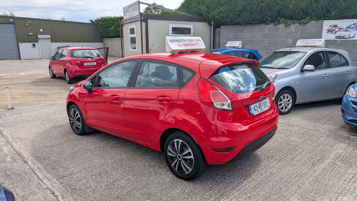 Ford Fiesta Hatchback, Petrol, 2014, Red