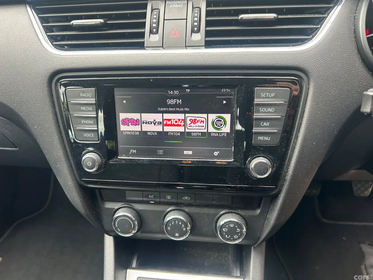 Skoda Octavia Estate, Petrol, 2015, Silver