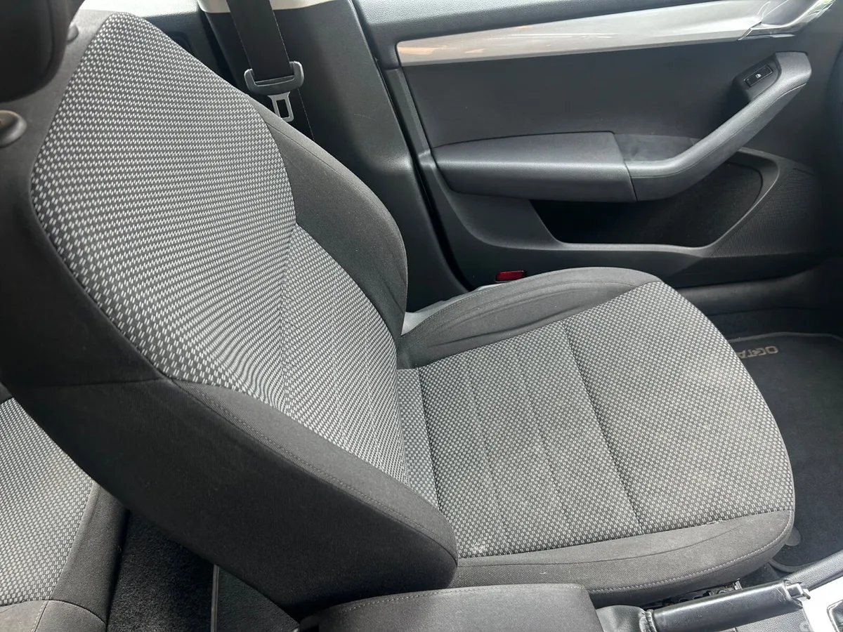 Skoda Octavia Estate, Petrol, 2015, Silver