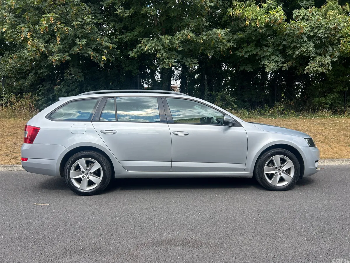 Skoda Octavia Estate, Petrol, 2015, Silver
