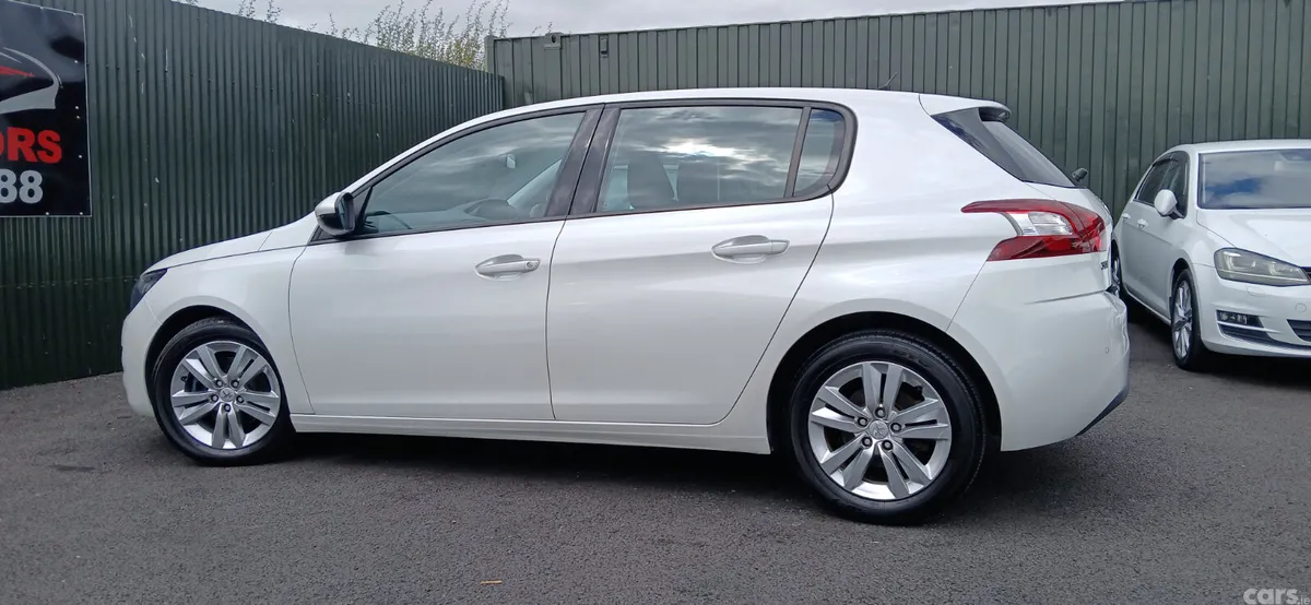 Peugeot 308 Hatchback, Petrol, 2015, White