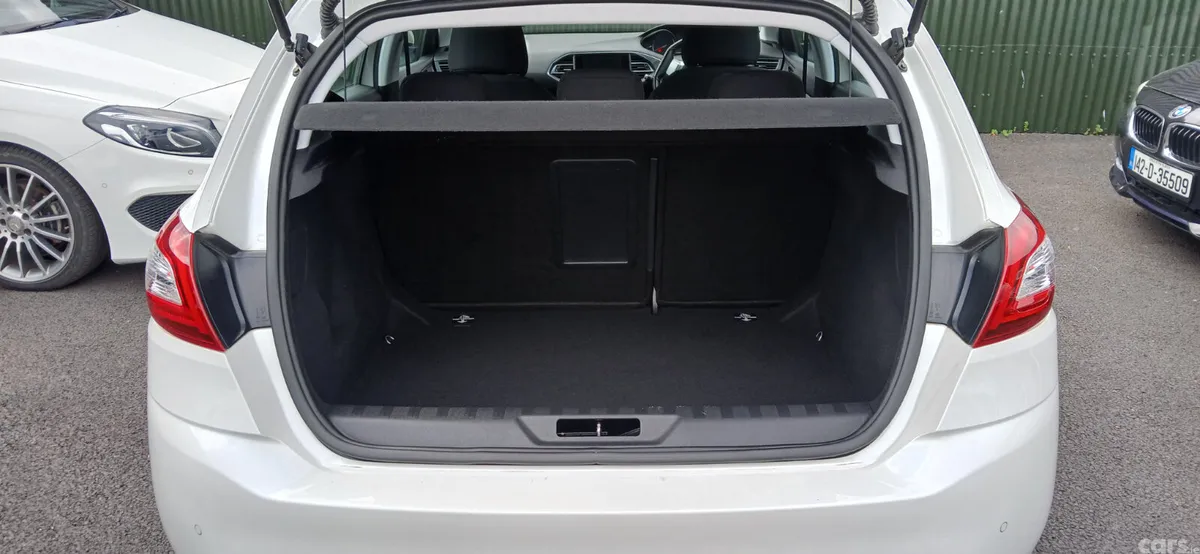 Peugeot 308 Hatchback, Petrol, 2015, White