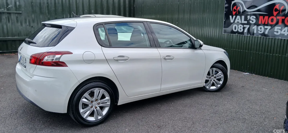 Peugeot 308 Hatchback, Petrol, 2015, White