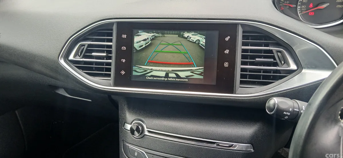 Peugeot 308 Hatchback, Petrol, 2015, White