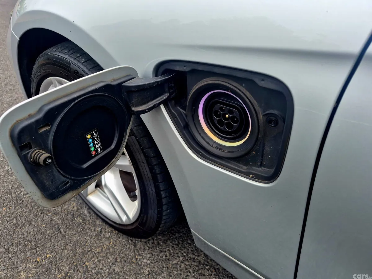 BMW 3-Series Saloon, Petrol Plug-in Hybrid, 2016, Silver