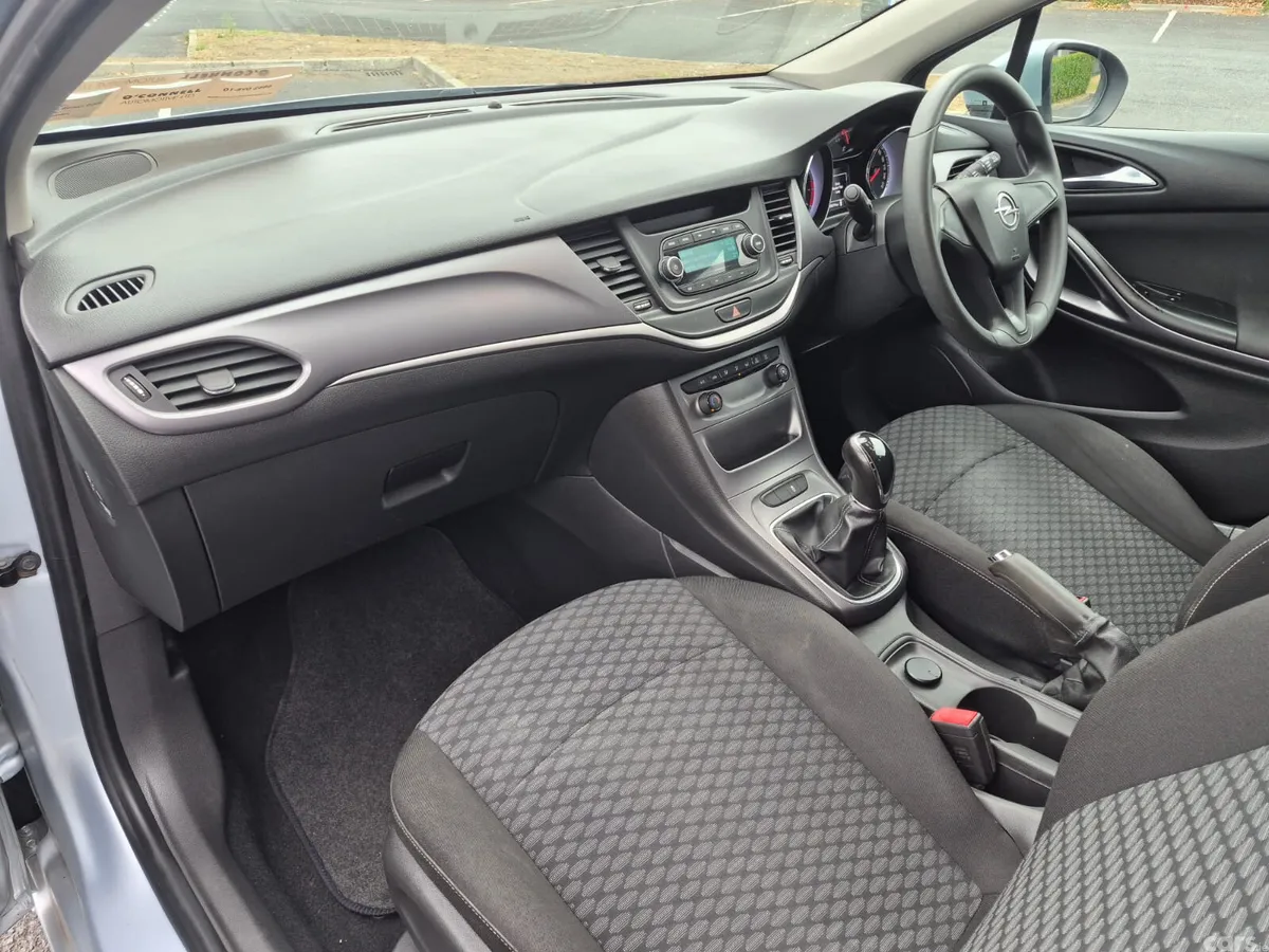Opel Astra Hatchback, Petrol, 2016, Silver