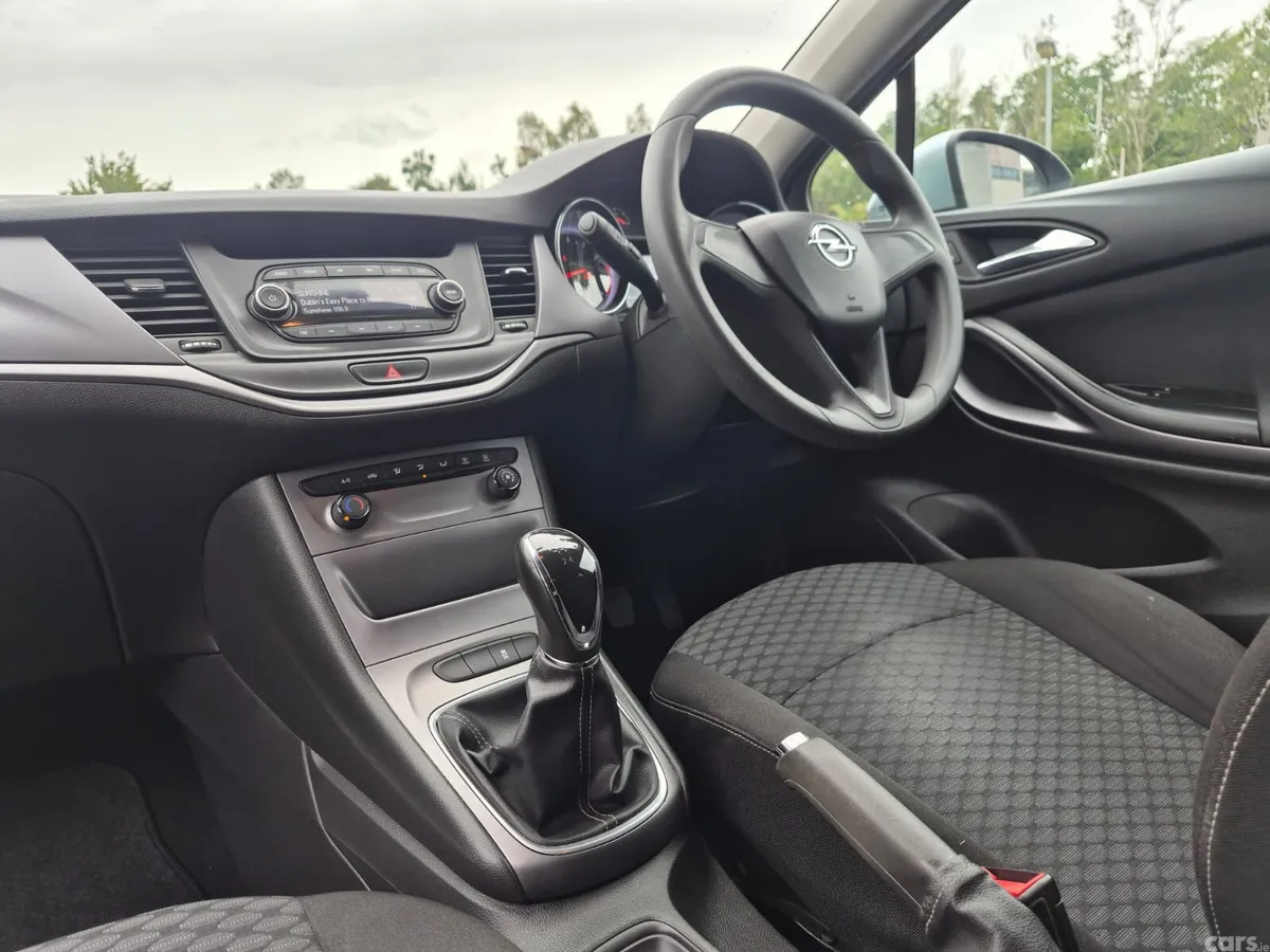Opel Astra Hatchback, Petrol, 2016, Silver