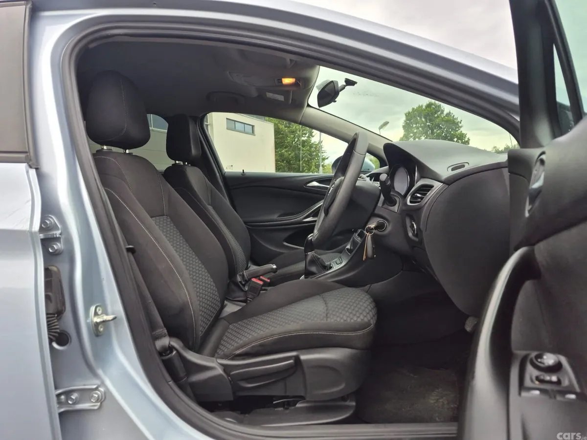 Opel Astra Hatchback, Petrol, 2016, Silver