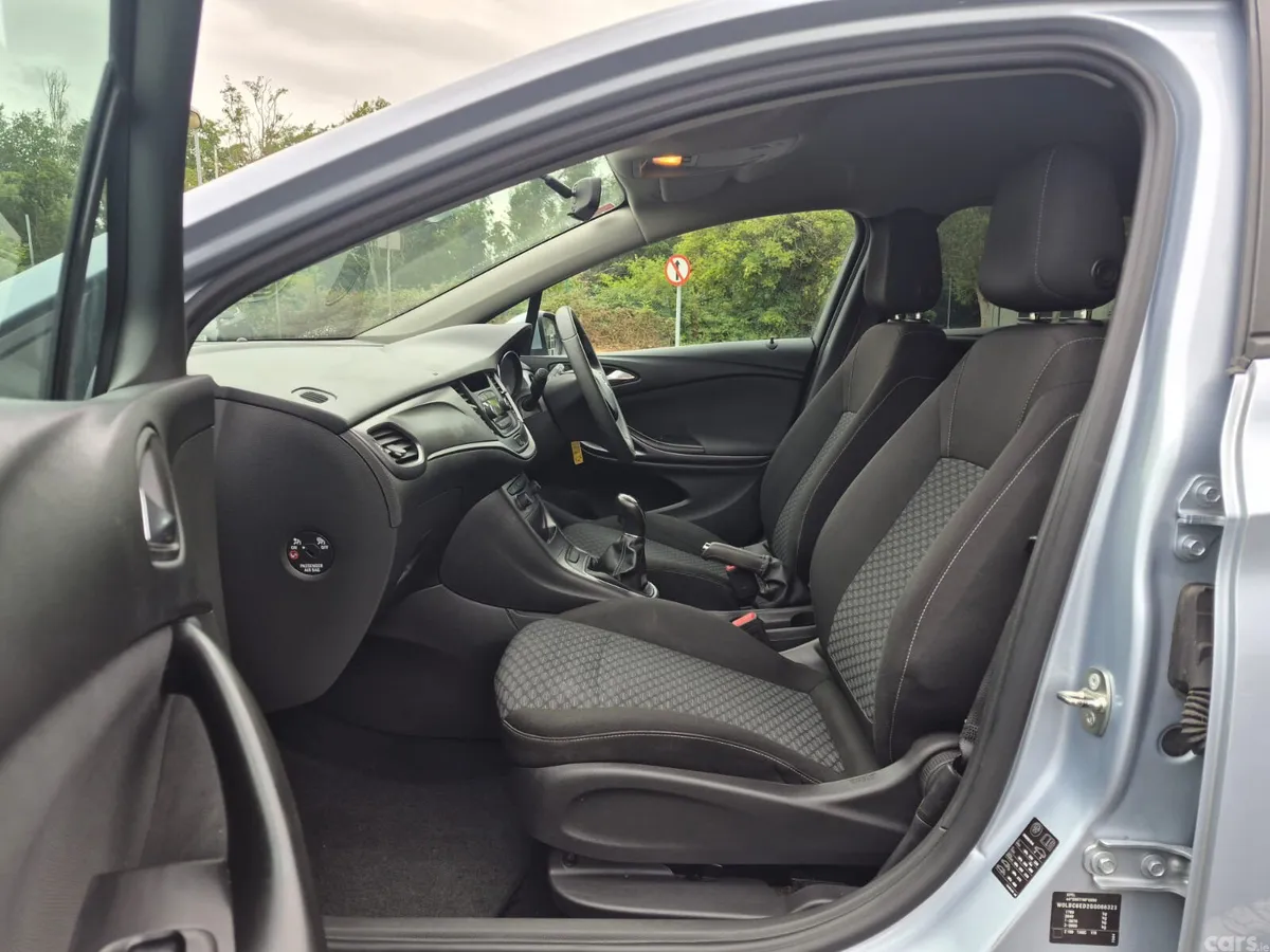 Opel Astra Hatchback, Petrol, 2016, Silver