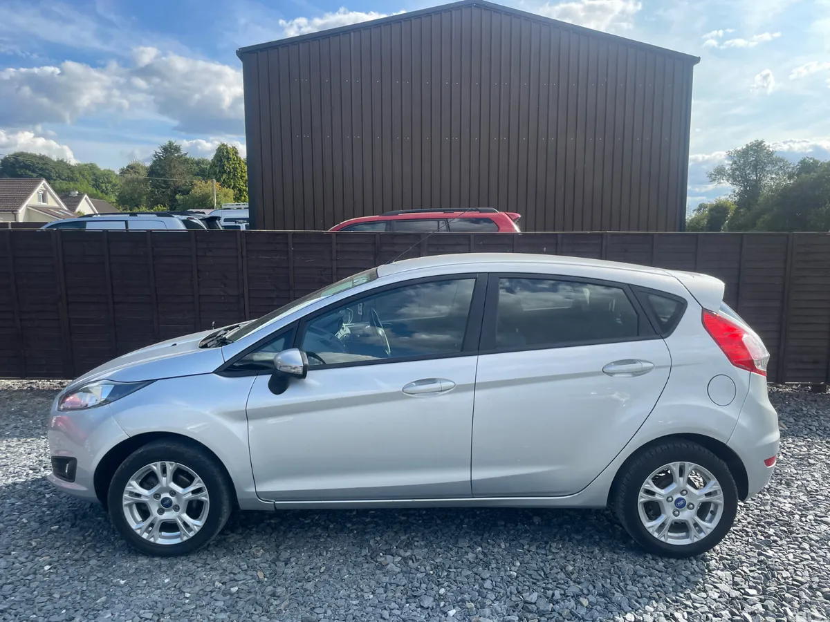Ford Fiesta Hatchback, Petrol, 2013, Silver
