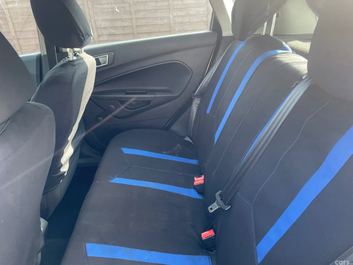 Ford Fiesta Hatchback, Petrol, 2013, Silver