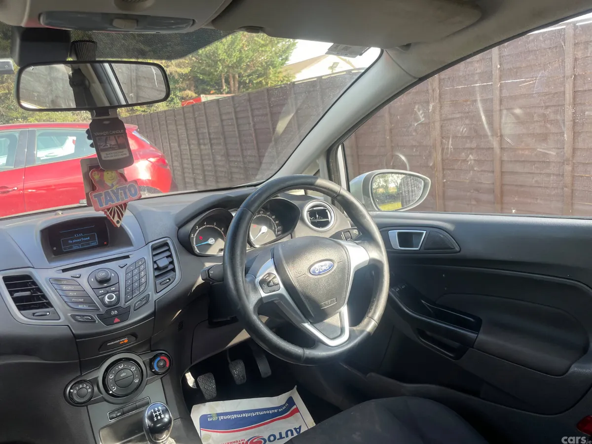 Ford Fiesta Hatchback, Petrol, 2013, Silver
