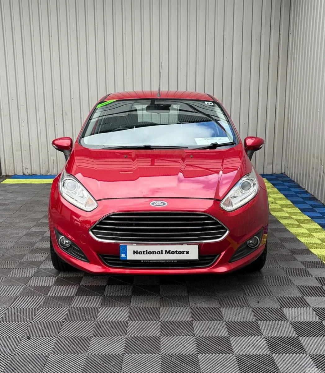 Ford Fiesta Hatchback, Petrol, 2015, Red