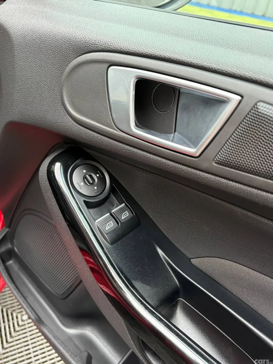 Ford Fiesta Hatchback, Petrol, 2015, Red