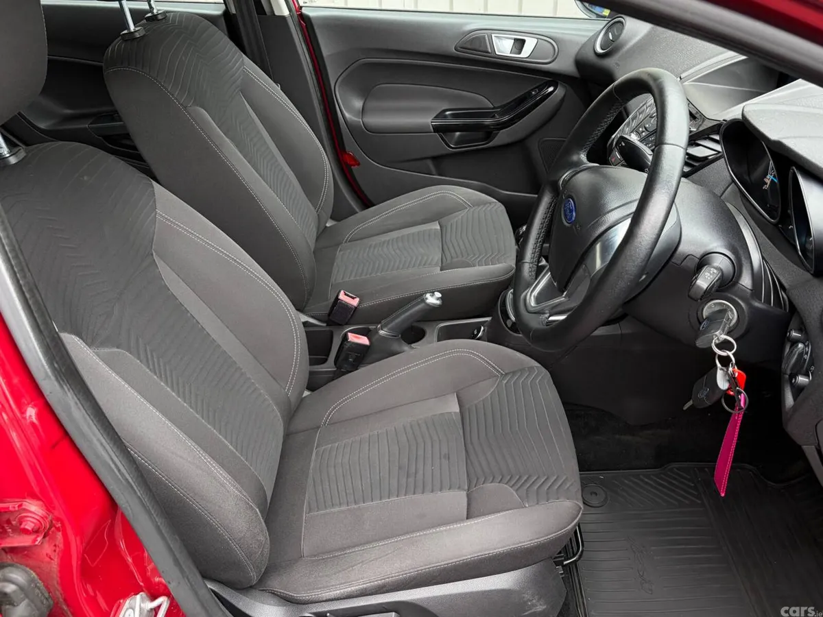 Ford Fiesta Hatchback, Petrol, 2015, Red