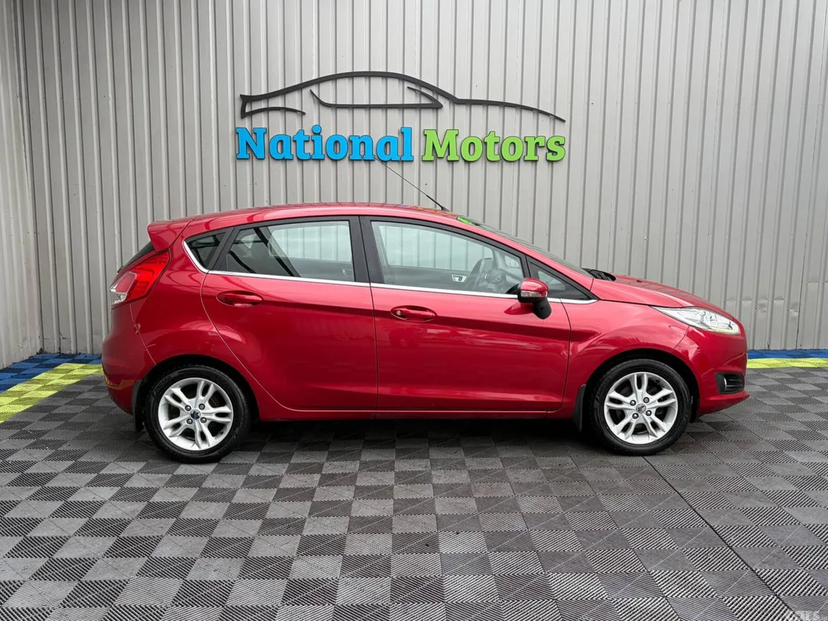 Ford Fiesta Hatchback, Petrol, 2015, Red