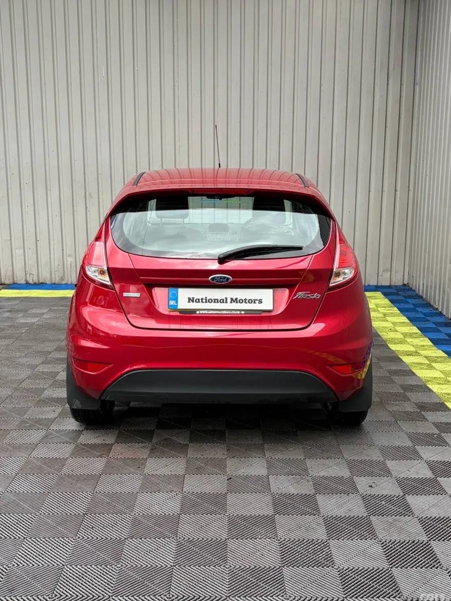 Ford Fiesta Hatchback, Petrol, 2015, Red