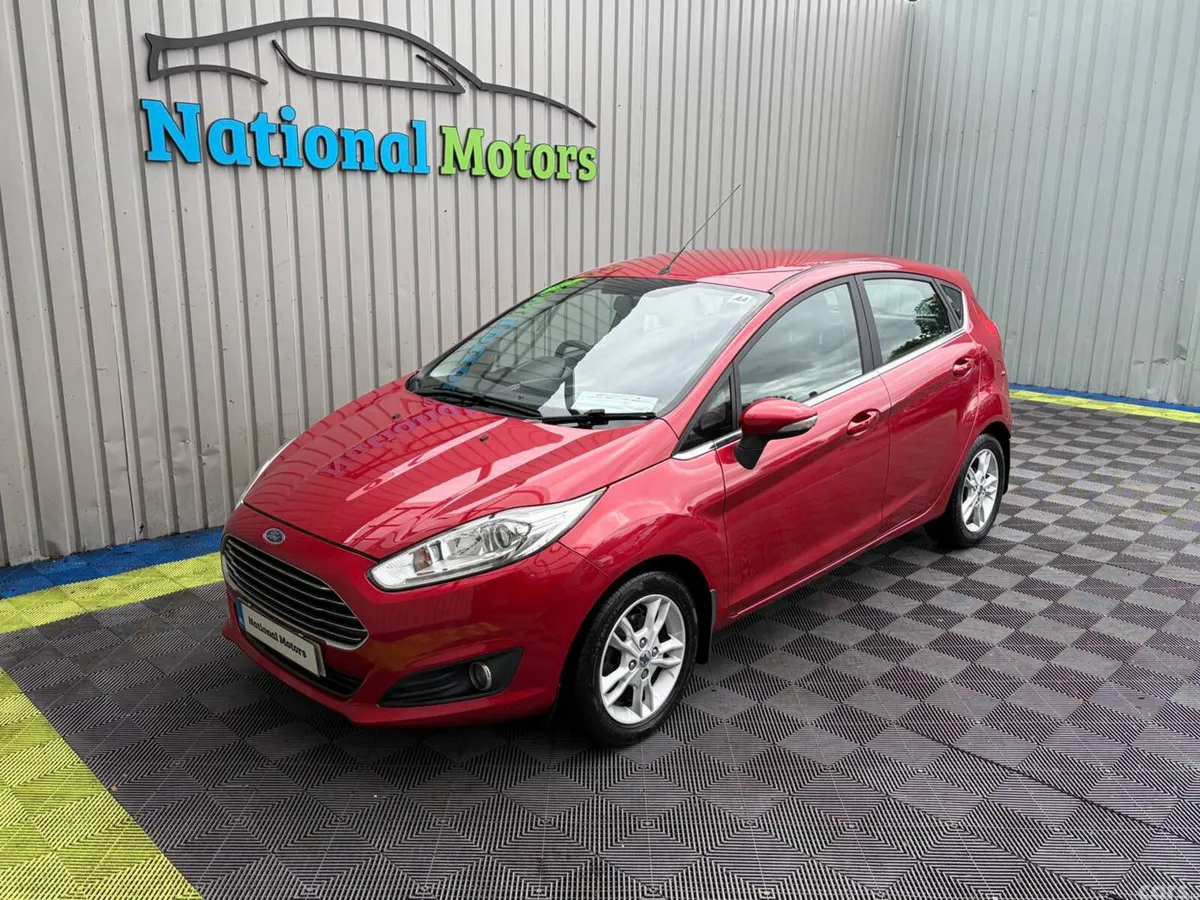 Ford Fiesta Hatchback, Petrol, 2015, Red