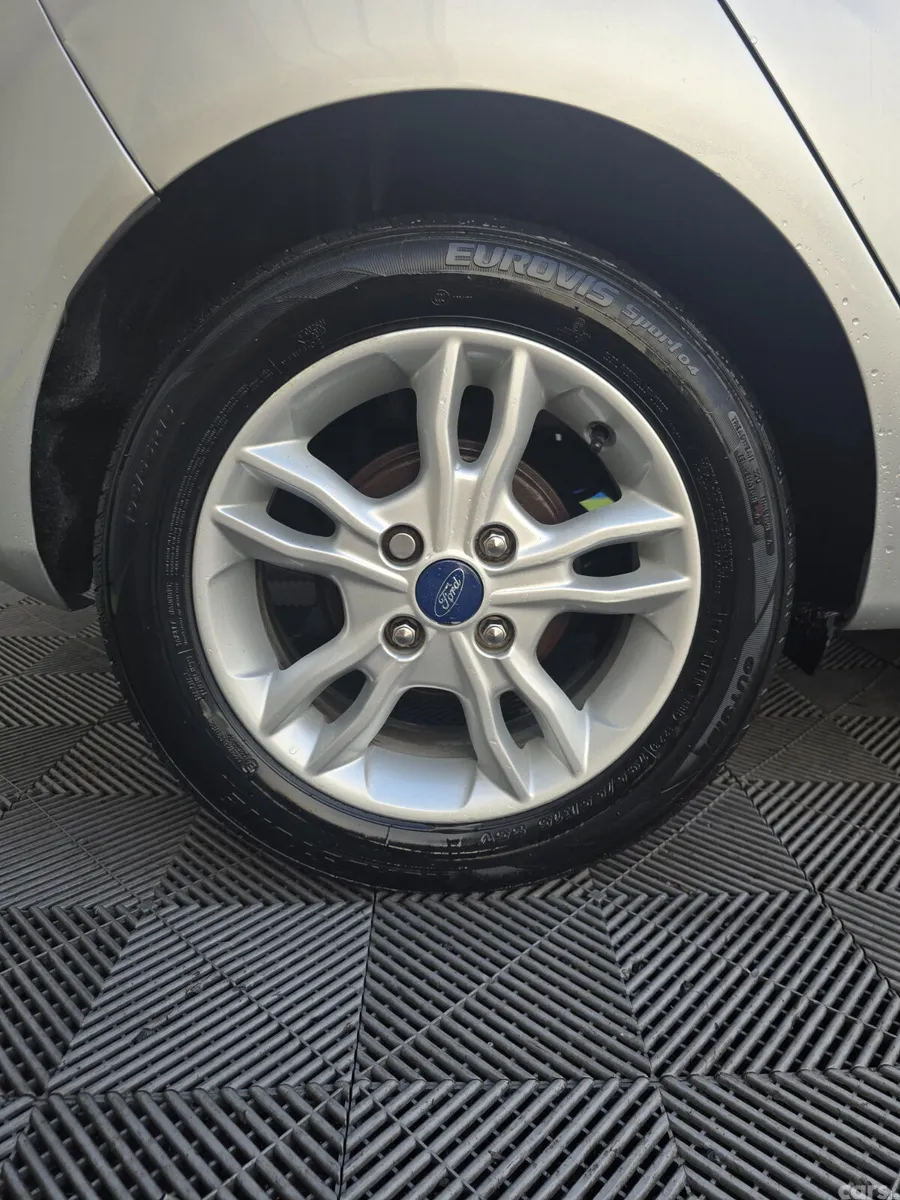 Ford Fiesta Hatchback, Petrol, 2017, Silver