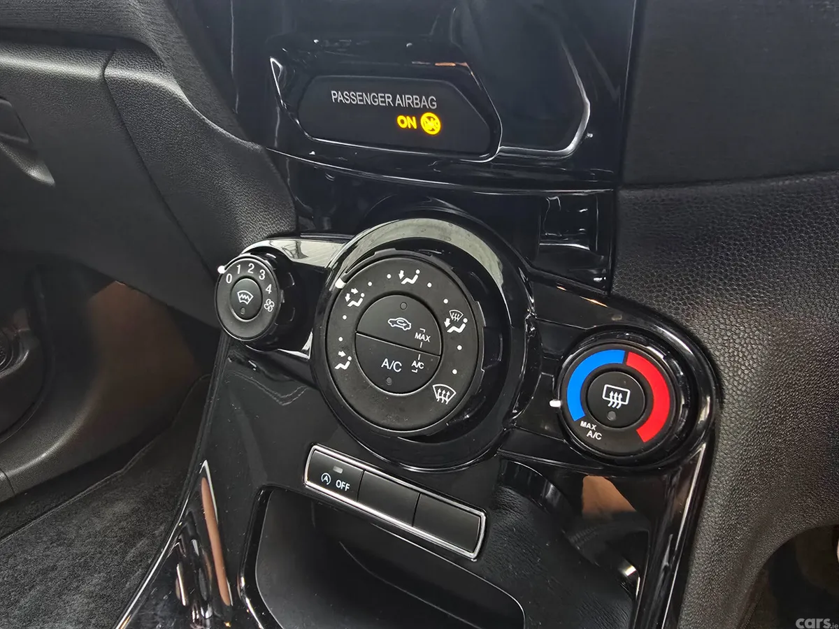 Ford Fiesta Hatchback, Petrol, 2017, Silver