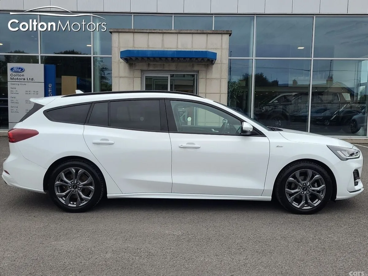 Ford Focus Estate, Petrol, 2023, White