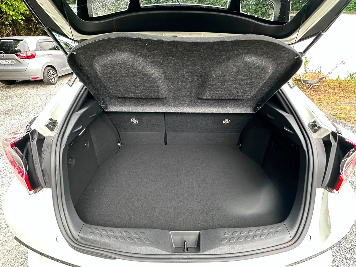 Toyota C-HR SUV, Petrol Hybrid, 2018, White