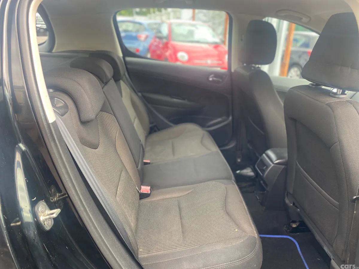 Peugeot 308 Hatchback, Diesel, 2013, Black