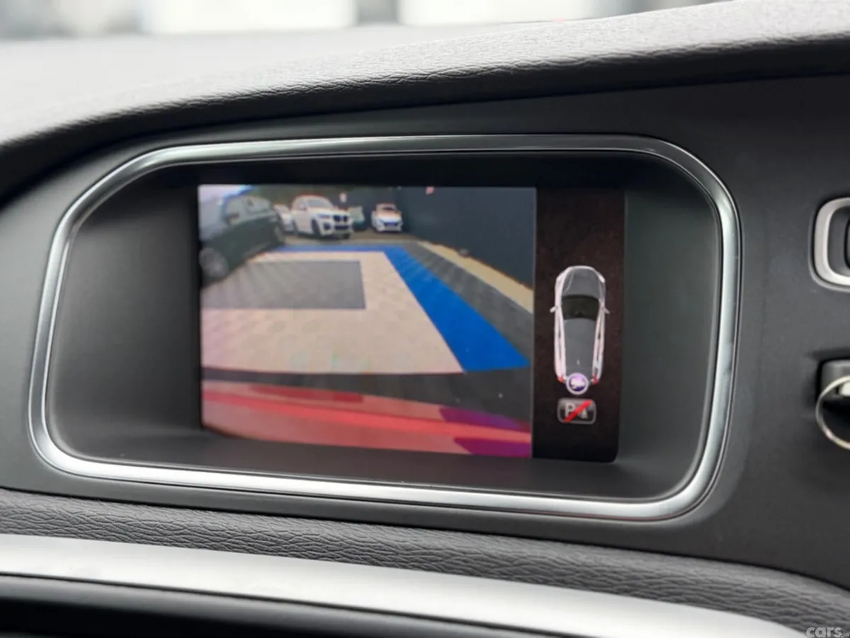 Volvo V40 Hatchback, Diesel, 2019, Red