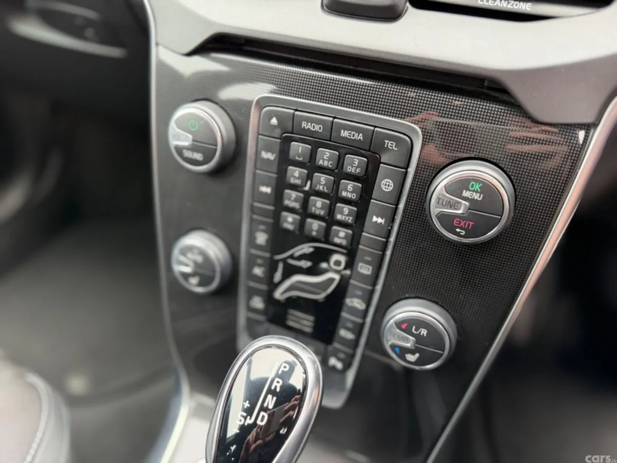 Volvo V40 Hatchback, Diesel, 2019, Red
