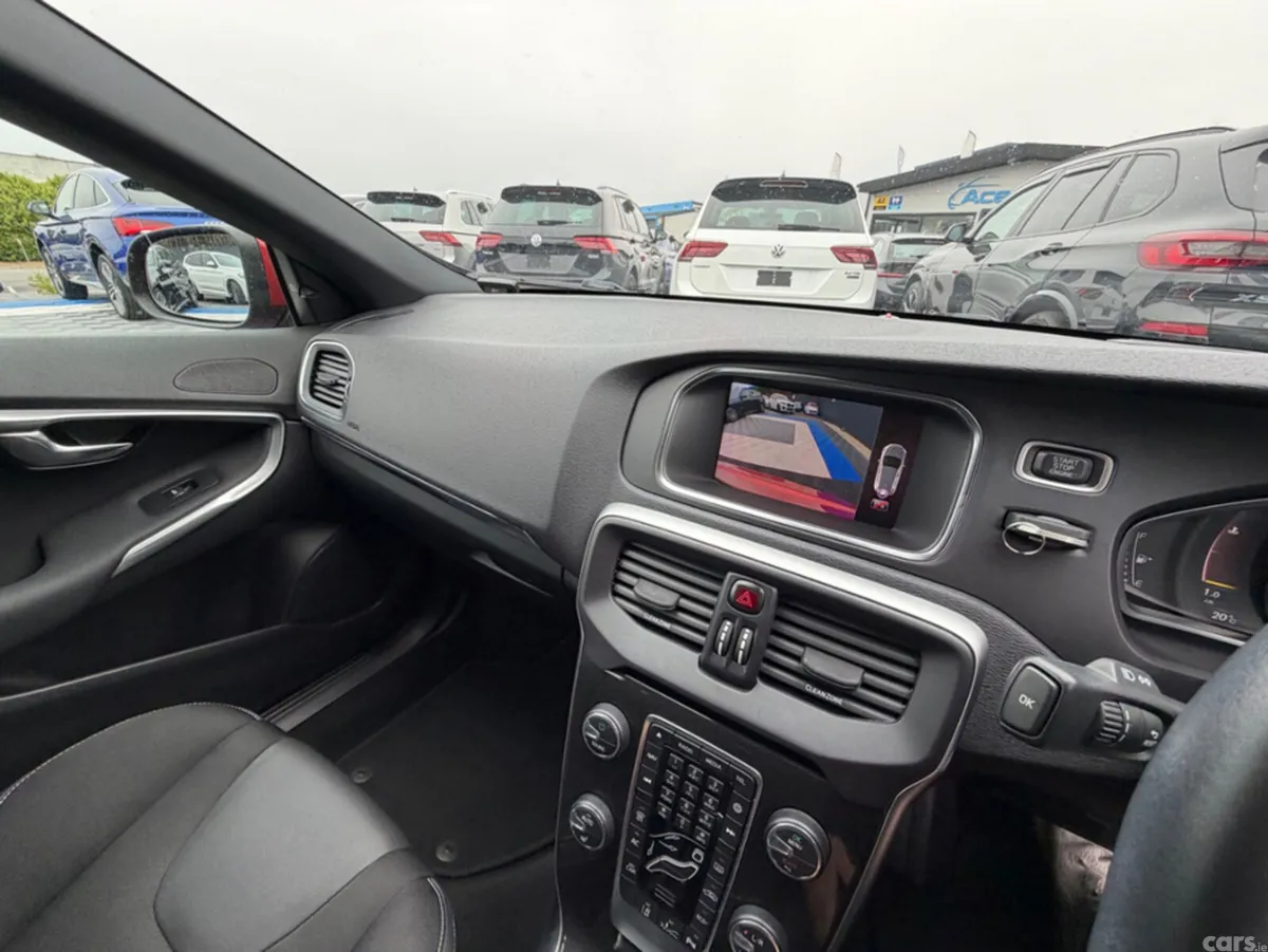 Volvo V40 Hatchback, Diesel, 2019, Red