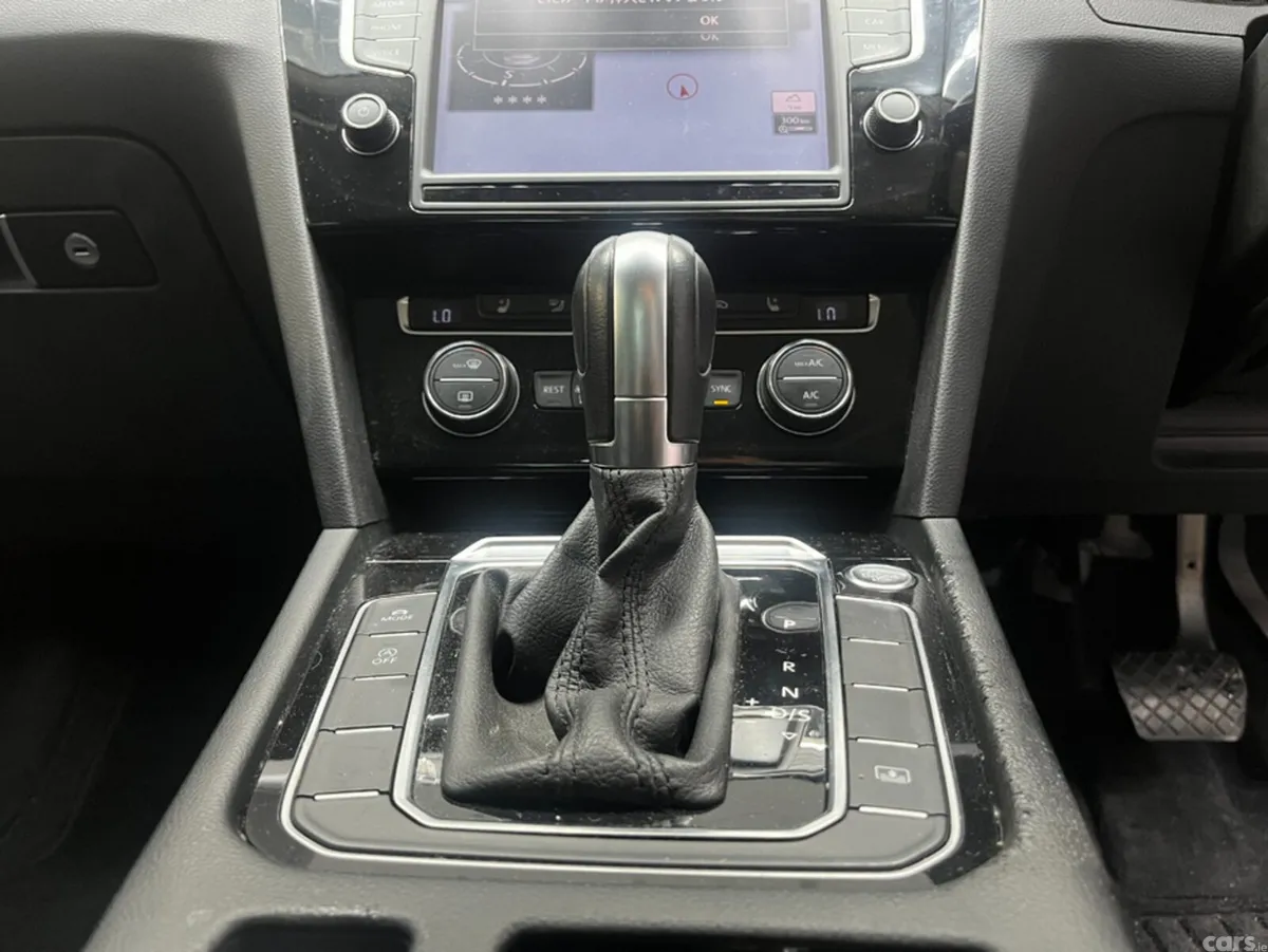 Volkswagen Passat Saloon, Petrol, 2016, Grey