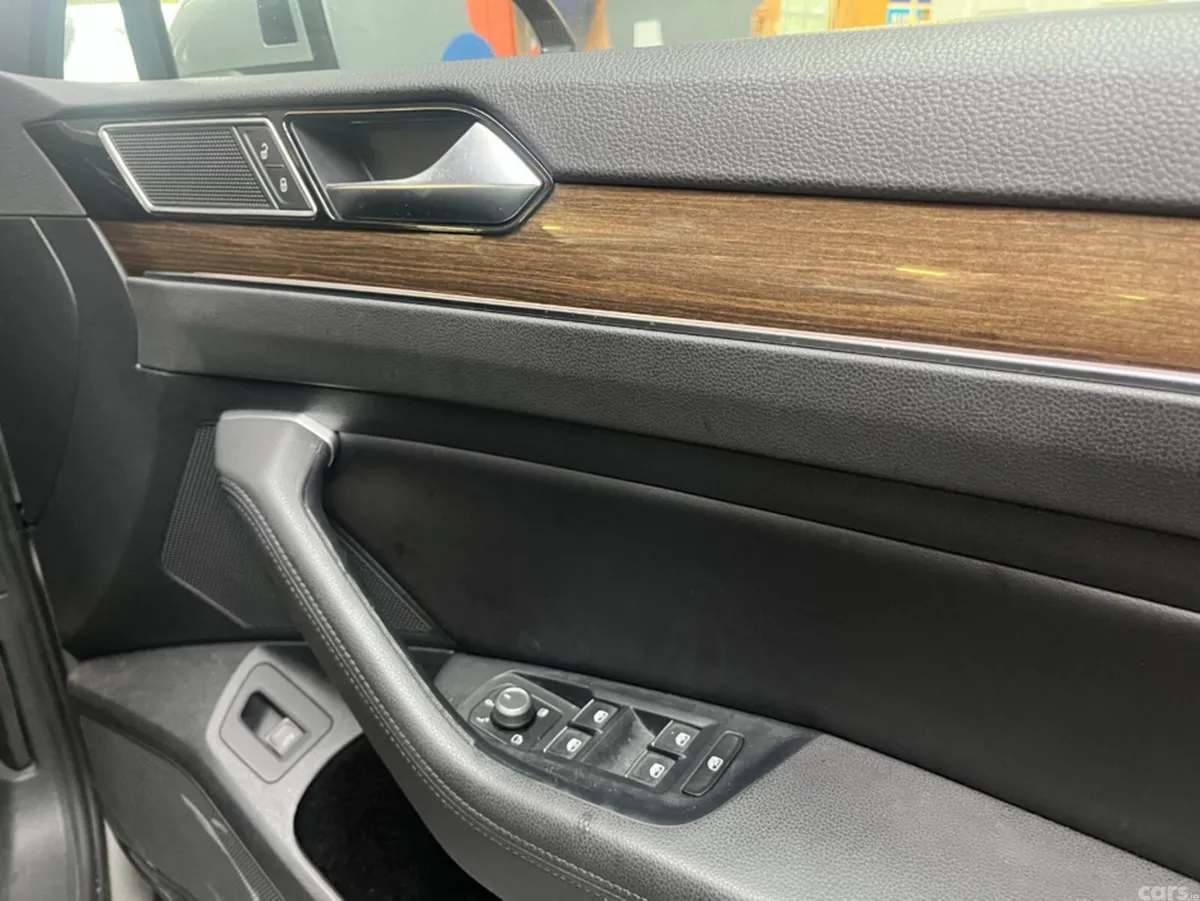 Volkswagen Passat Saloon, Petrol, 2016, Grey