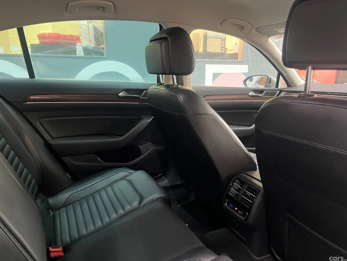 Volkswagen Passat Saloon, Petrol, 2016, Grey