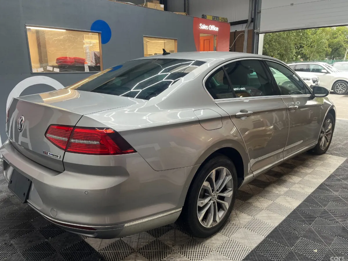 Volkswagen Passat Saloon, Petrol, 2016, Grey