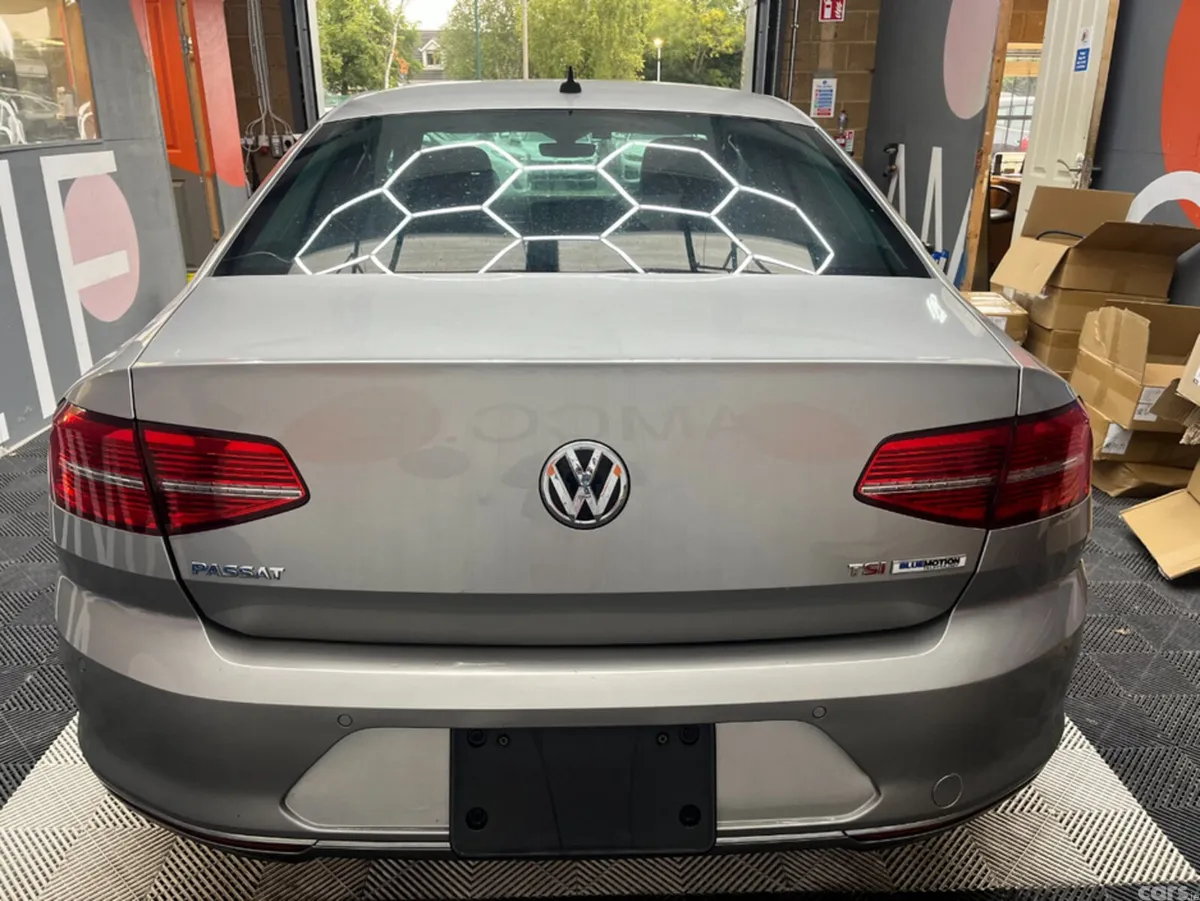Volkswagen Passat Saloon, Petrol, 2016, Grey