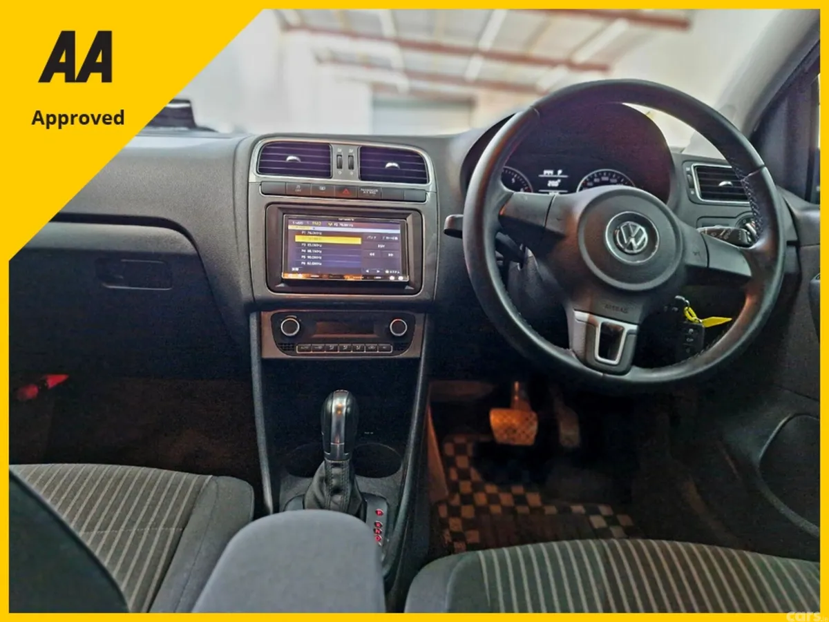 Volkswagen Polo Hatchback, Petrol, 2013, Blue